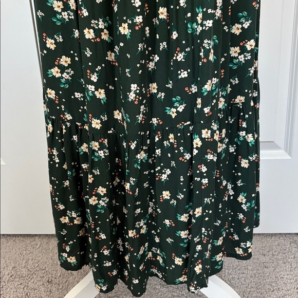 Old Navy Size Medium Long-Sleeve Tiered Floral Maxi Swing Dress with Pockets - Picture 11 of 13